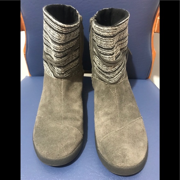Toms women’s gray suede boot - Picture 2 of 16